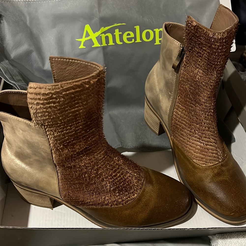 Antelope Calderon Bootie size 39/8 Stone color